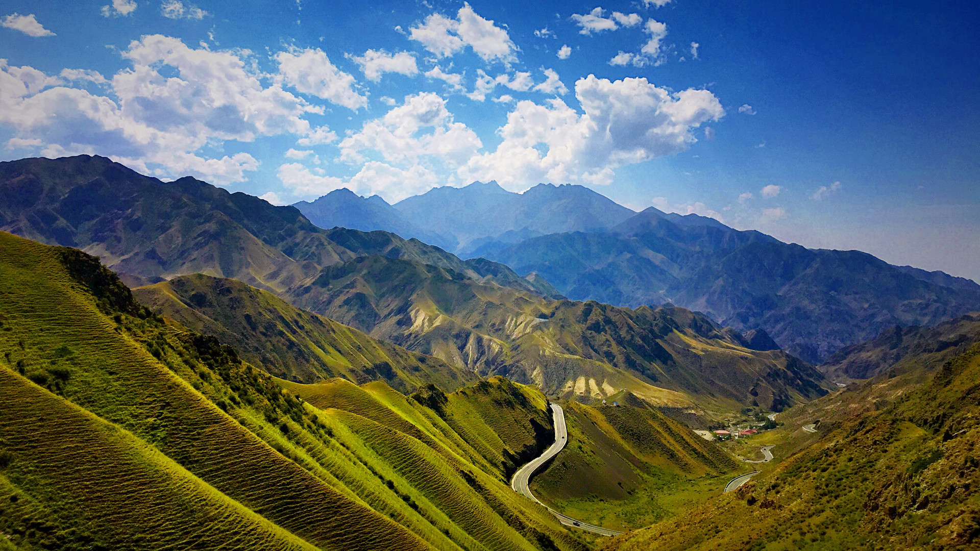 新疆旅游景点推荐—独库公路！一天感受春夏秋冬的英雄公路！
