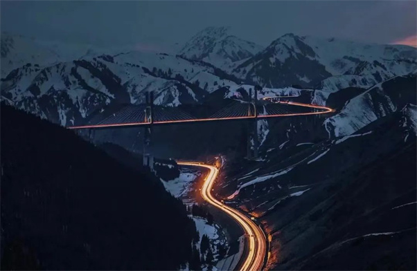 新疆旅游—怎么样可以拍到果子沟大桥全景！
