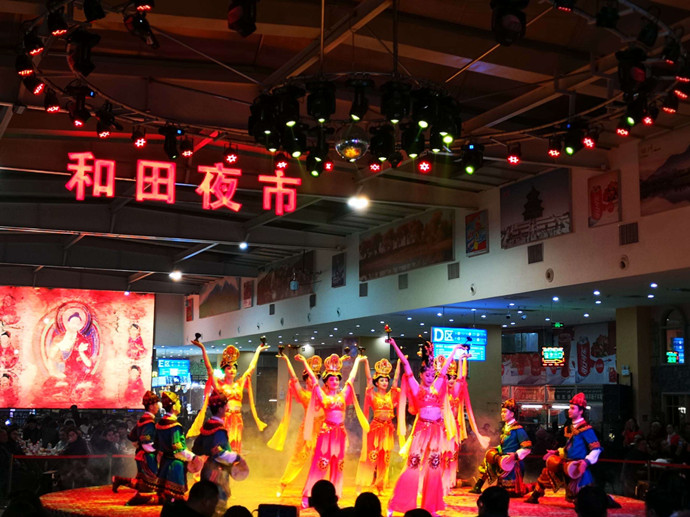 新疆南疆旅游—看过和田夜市的美食，你流口水了吗？